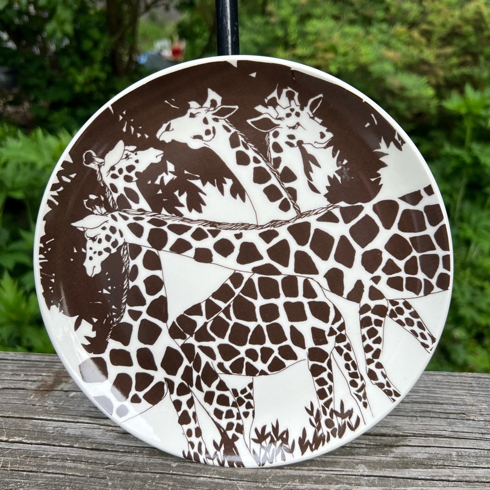 Vintage Ceramic Vandor Imports Giraffes Plate 8” Across Brown/White